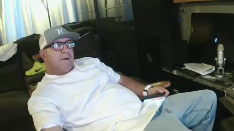 Snapshot of wantitbutyoucanthaveit chatting on April 19, 2026, 1:32 pm inittogetitin online show from April 19, 2026, 1:32 pm