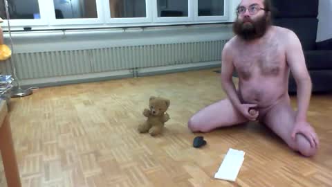 wantsahug online show from November 19, 2025, 9:48 pm