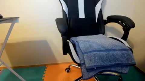 Snapshot of wanttobesucked1 chatting on January 14, 2025, 4:04 am Suck daddys cock online show from January 14, 2025, 4:04 am