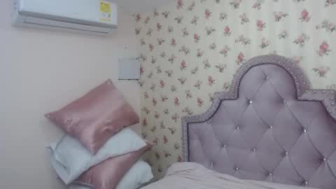 Milf Latina online show from March 14, 2026, 12:21 pm