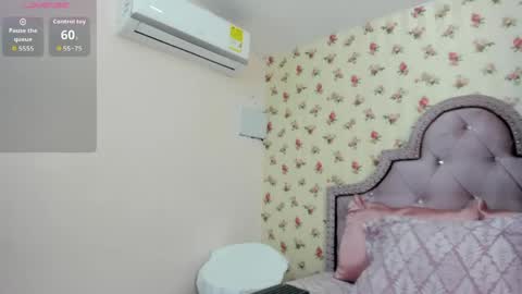Snapshot of watson_crystal00 chatting on May 24, 2026, 1:49 pm Milf Latina online show from May 24, 2026, 1:49 pm