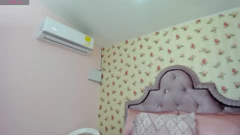 Snapshot of watson_crystal00 chatting on June 25, 2026, 1:59 pm Milf Latina online show from June 25, 2026, 1:59 pm