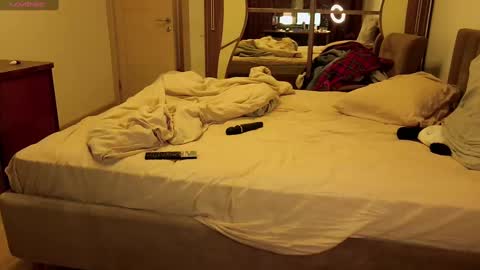 Mina online show from December 5, 2024, 8:00 pm