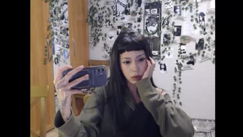 Mina online show from October 20, 2025, 7:03 pm