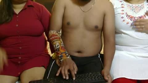 khushiwife kabirhubby kavyasexy gf online show from June 6, 2026, 3:44 am