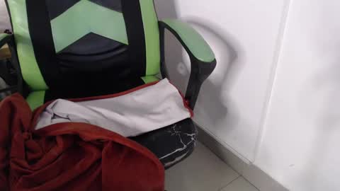 Snapshot of we_n_you chatting on January 24, 2025, 4:49 pm Trixie 3 online show from January 24, 2025, 4:49 pm