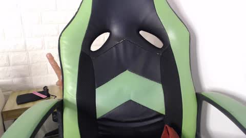 Snapshot of we_n_you chatting on January 25, 2025, 12:37 pm Trixie 3 online show from January 25, 2025, 12:37 pm