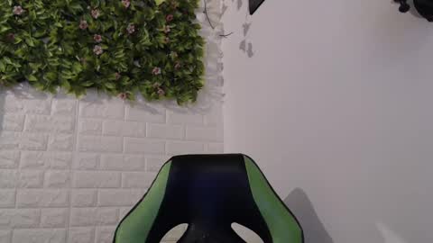 Snapshot of we_n_you chatting on January 27, 2025, 5:04 pm Trixie 3 online show from January 27, 2025, 5:04 pm