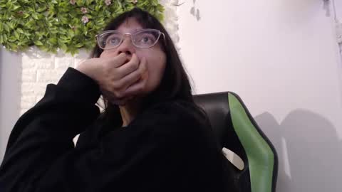 Snapshot of we_n_you chatting on January 29, 2025, 1:38 pm Trixie 3 online show from January 29, 2025, 1:38 pm