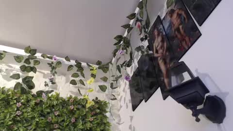 Snapshot of we_n_you chatting on January 29, 2025, 7:43 pm Trixie 3 online show from January 29, 2025, 7:43 pm