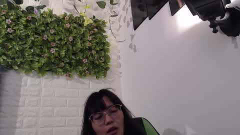 Snapshot of we_n_you chatting on February 13, 2025, 1:37 pm Trixie 3 online show from February 13, 2025, 1:37 pm