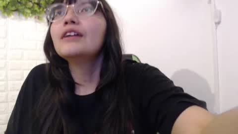 Snapshot of we_n_you chatting on February 18, 2025, 10:58 pm Trixie 3 online show from February 18, 2025, 10:58 pm