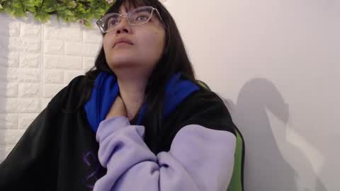 Snapshot of we_n_you chatting on February 21, 2025, 1:55 pm Trixie 3 online show from February 21, 2025, 1:55 pm