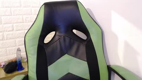 Snapshot of we_n_you chatting on March 11, 2025, 1:01 pm Trixie 3 online show from March 11, 2025, 1:01 pm