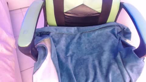 Snapshot of we_n_you chatting on September 17, 2025, 2:52 pm Trixie 3 online show from September 17, 2025, 2:52 pm