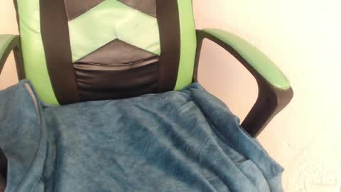 Snapshot of we_n_you chatting on September 18, 2025, 1:24 pm Trixie 3 online show from September 18, 2025, 1:24 pm