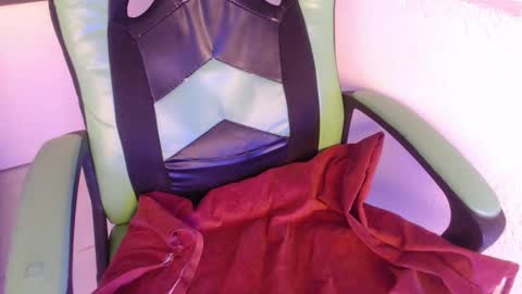 Snapshot of we_n_you chatting on September 27, 2025, 1:38 pm Trixie 3 online show from September 27, 2025, 1:38 pm