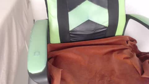 Snapshot of we_n_you chatting on September 30, 2025, 1:05 pm Trixie 3 online show from September 30, 2025, 1:05 pm