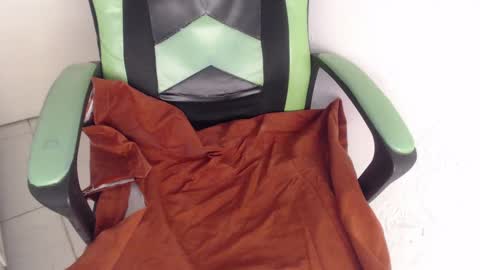 Snapshot of we_n_you chatting on October 2, 2025, 1:18 pm Trixie 3 online show from October 2, 2025, 1:18 pm