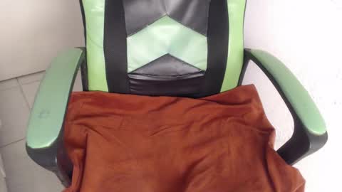 Snapshot of we_n_you chatting on October 8, 2025, 1:42 pm Trixie 3 online show from October 8, 2025, 1:42 pm