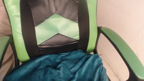 Snapshot of we_n_you chatting on October 15, 2025, 1:55 pm Trixie 3 online show from October 15, 2025, 1:55 pm