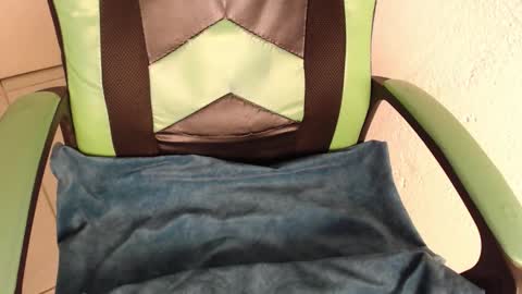 Snapshot of we_n_you chatting on October 30, 2025, 2:07 pm Trixie 3 online show from October 30, 2025, 2:07 pm