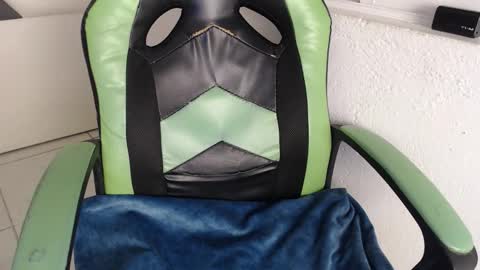 Snapshot of we_n_you chatting on November 1, 2025, 5:04 pm Trixie 3 online show from November 1, 2025, 5:04 pm