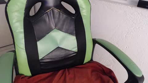 Snapshot of we_n_you chatting on November 6, 2025, 3:02 pm Trixie 3 online show from November 6, 2025, 3:02 pm