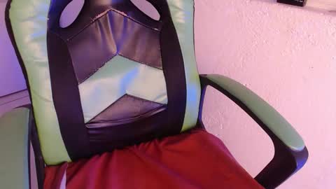 Snapshot of we_n_you chatting on November 10, 2025, 1:21 pm Trixie 3 online show from November 10, 2025, 1:21 pm