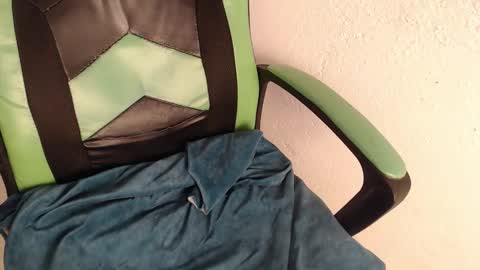 Snapshot of we_n_you chatting on November 18, 2025, 6:45 pm Trixie 3 online show from November 18, 2025, 6:45 pm