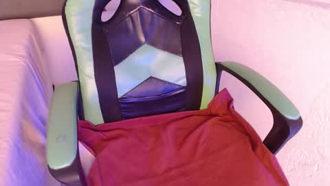 Snapshot of we_n_you chatting on November 22, 2025, 3:33 pm Trixie 3 online show from November 22, 2025, 3:33 pm