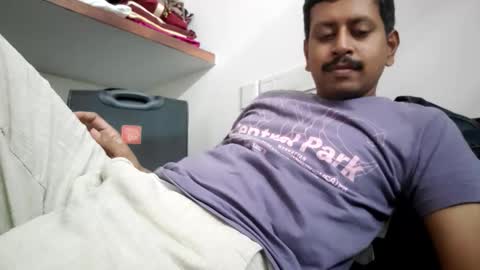 Snapshot of wearcondom chatting on December 4, 2025, 11:41 am sexyguy online show from December 4, 2025, 11:41 am