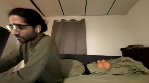 Snapshot of webthrow chatting on December 3, 2025, 5:59 am ShootingWebs online show from December 3, 2025, 5:59 am