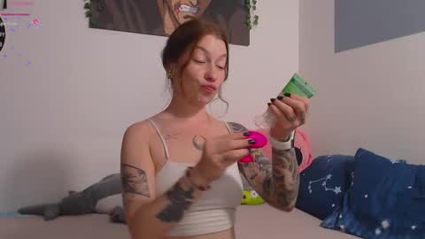 Snapshot of weed_princesss chatting on September 14, 2025, 12:59 pm moon online show from September 14, 2025, 12:59 pm