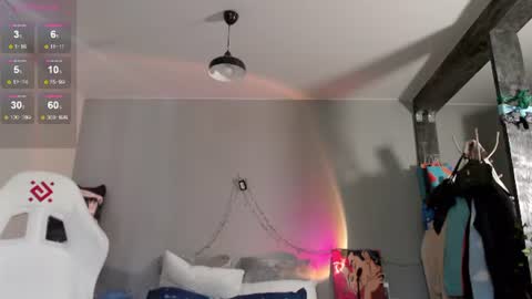 Snapshot of weed_princesss chatting on June 26, 2026, 9:25 am moon online show from June 26, 2026, 9:25 am