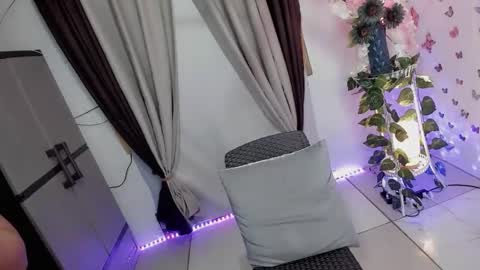 Snapshot of wellcumbabyxx chatting on October 4, 2025, 4:49 pm Hi Im LOVIE Please dont forget to follow and thumbs up me online show from October 4, 2025, 4:49 pm