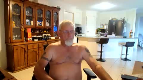 Wellhelloo online show from May 6, 2026, 5:25 am