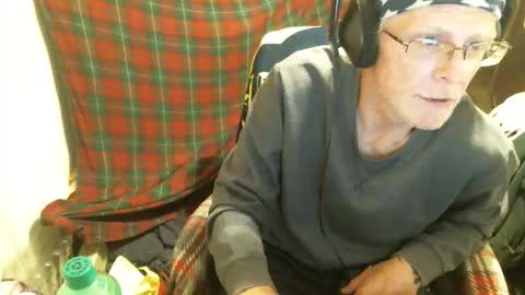 Snapshot of wellhung696969 chatting on June 8, 2026, 2:23 am WOMEN MAKE MY COCK THROB online show from June 8, 2026, 2:23 am