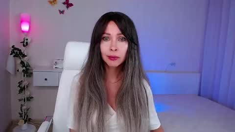 Wendi Foster online show from September 30, 2025, 6:35 pm