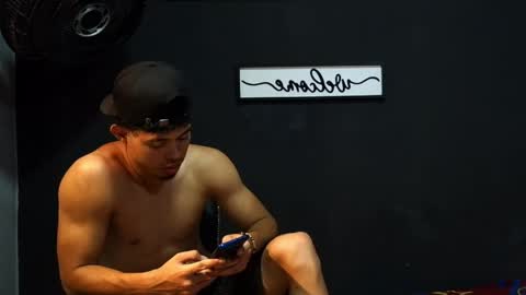 wesley_77 online show from April 28, 2026, 4:28 am