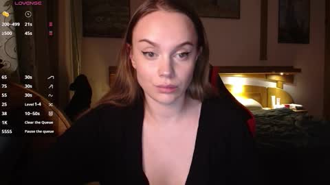 Lana online show from December 2, 2025, 5:19 pm