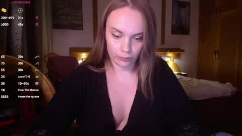 Lana online show from May 1, 2026, 7:18 pm