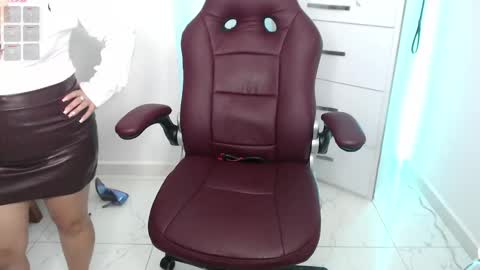 Snapshot of wet_liss chatting on February 21, 2025, 9:32 pm Diva online show from February 21, 2025, 9:32 pm