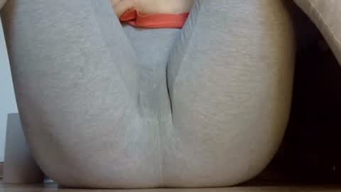 wet_pants2022 online show from January 14, 2026, 1:17 pm