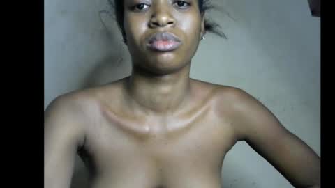 Snapshot of wet_pussy200 chatting on December 16, 2025, 8:14 pm Bella online show from December 16, 2025, 8:14 pm