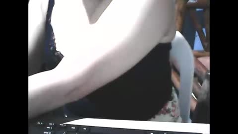 Snapshot of wethornypussy4u chatting on December 22, 2025, 1:24 am wethornypussy4u online show from December 22, 2025, 1:24 am