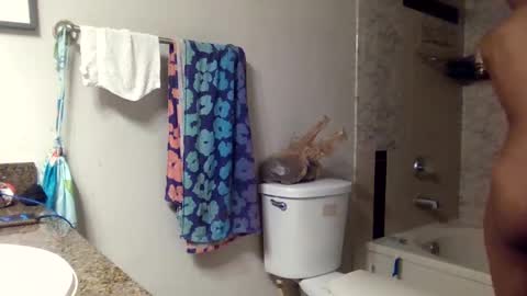 Snapshot of wetkyliecreams chatting on February 15, 2025, 5:39 pm Kylie online show from February 15, 2025, 5:39 pm