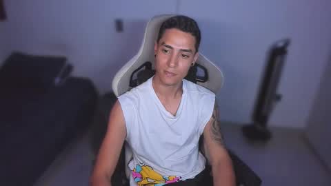 Snapshot of wexx_ chatting on December 15, 2025, 8:57 pm wex online show from December 15, 2025, 8:57 pm