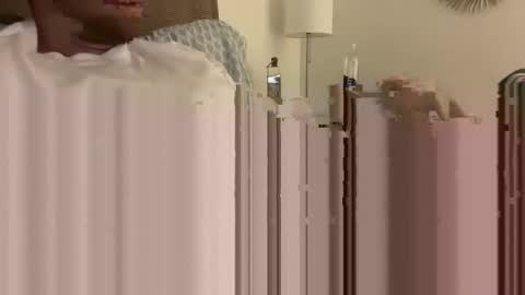 whatyouwantxox online show from November 19, 2025, 4:01 am