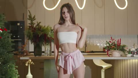 Naomi online show from December 23, 2025, 2:20 am